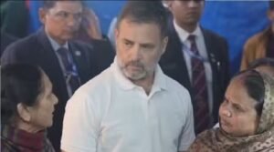 rahul-gandhi-in-sabji-mandi.jpg