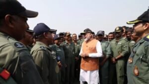pm-modi-meet-to-airforce-soldior.jpg