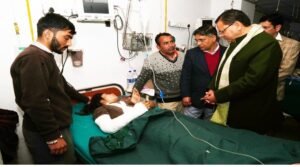 cm-dhami-doon-hospital-kwanu-bus-accident.jpg