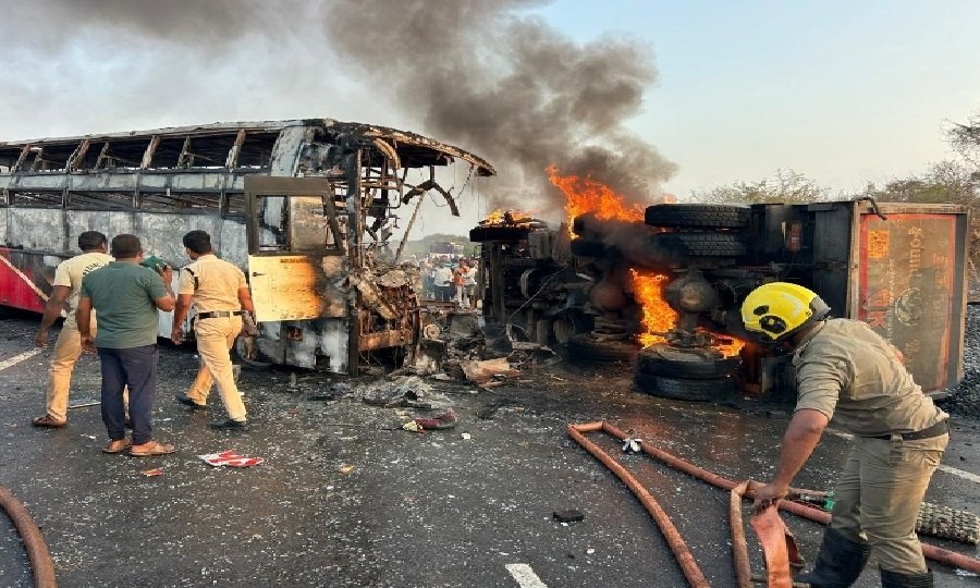 bus-in-fire-andhrpradesh.jpg