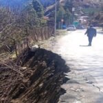 उत्तरकाशी: धराली में भू-धंसाव से सेब के बागीचे को नुकसान, गंगोत्री हाईवे को खतरा