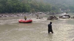 resqu-in-ganga-rishikesh.jpg