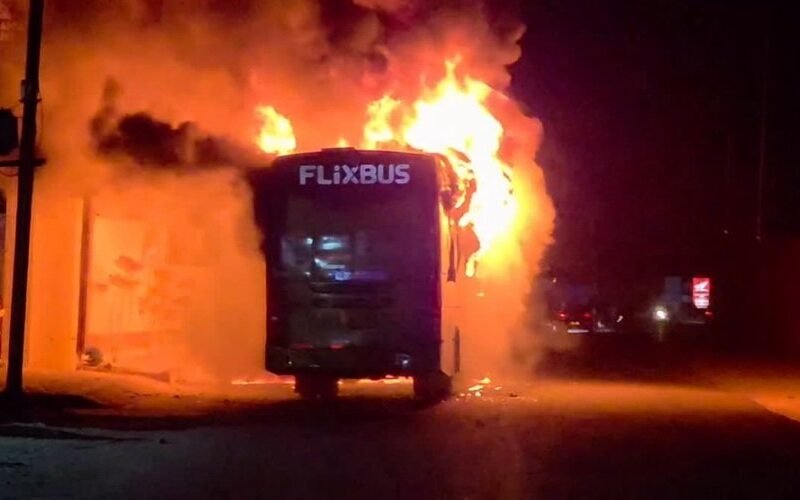 bus-men-aag.jpg
