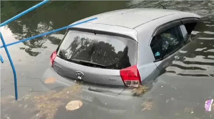 jheel-men-doobi-car.jpg