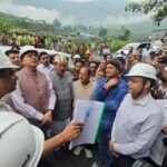 खराब मौसम के बीच पीपलकोटी पहुंचे सीएम धामी, टनल रेस्क्यू ऑपरेशन का लिया जायजा
