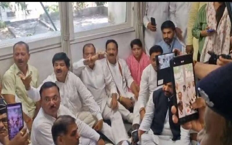 congrss-dharna-haldwani-SSP-office.jpg