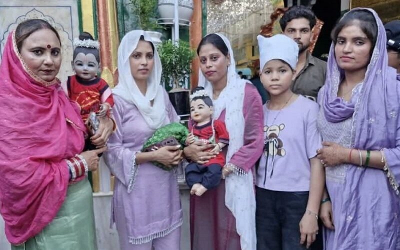 family-with-laddu-gopal-in-rurkee-ursh.jpg