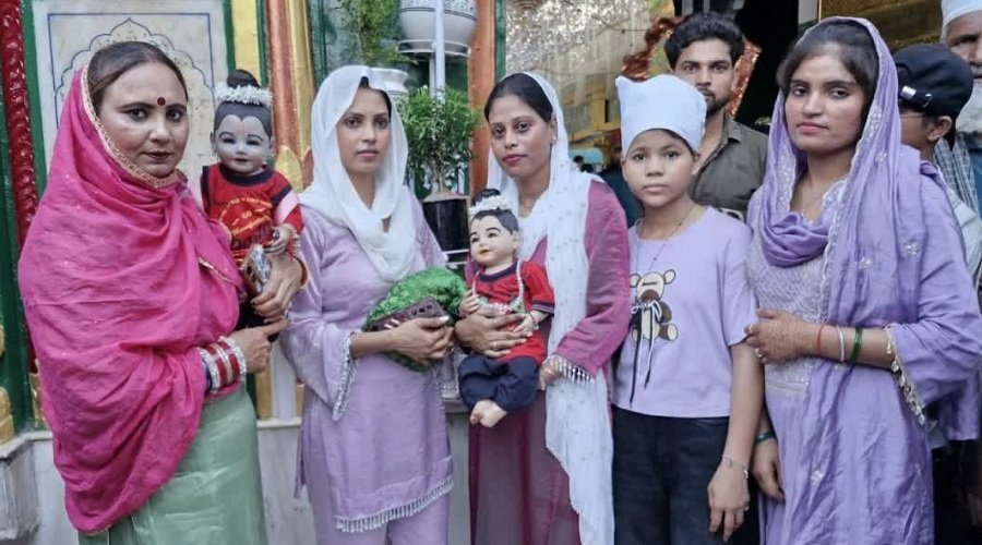 family-with-laddu-gopal-in-rurkee-ursh.jpg