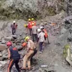 चीरबासा में पैदल मार्ग क्षतिग्रस्त, केदारनाथ यात्रा रोकी, मलबा और बोल्डर आने से बढ़ा खतरा