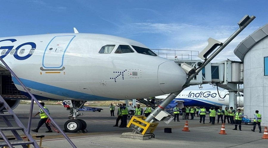 indigo-hit-to-pol-in-shirnagar.jpg